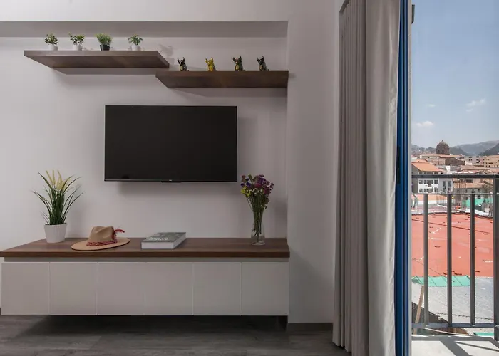 Cozy Modern Heart Of City